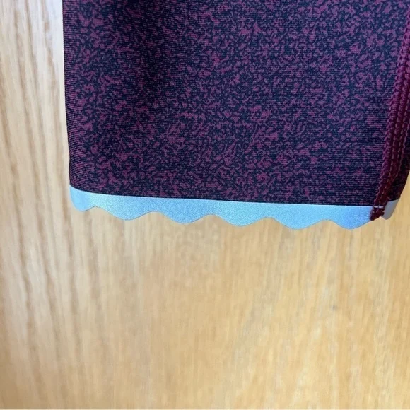 Lululemon Women’s Tight Stuff II-Reflective Details on Bottom of Leggings-Size 8 - Picture 6 of 12